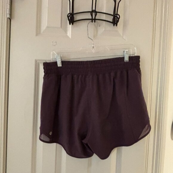 Lululemon Hotty Hot High-Rise Lined Short 4" | Size 10 - Picture 10 of 11